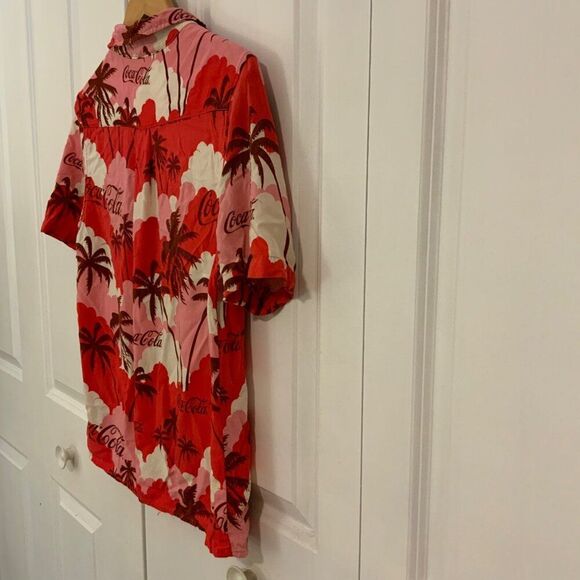 Coca-Cola Women’s Hawaiian Red Pink Button-Up Collared Short Sleeve Rayon Shirt - Picture 9 of 10